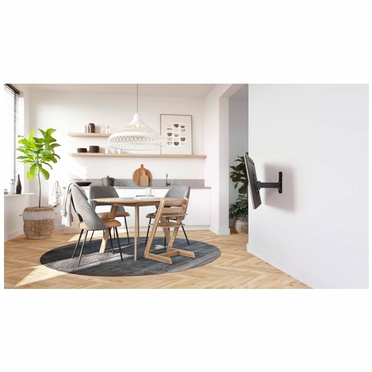 Vogel's Full Motion Small TV  Mount - Black